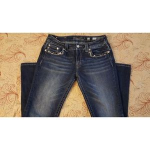 Miss Me Skinny Jeans. Size 31. Length 30. (31x30)